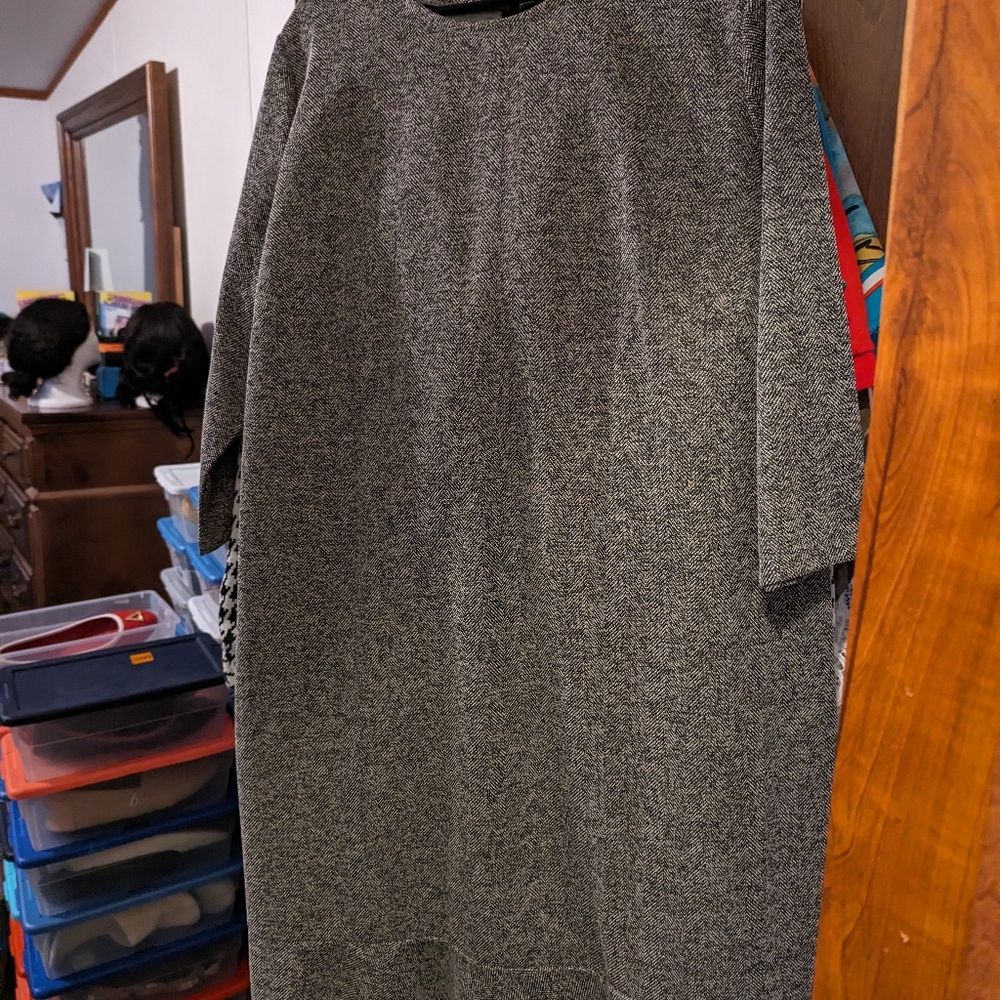 Dresses - Picture 4 of 8